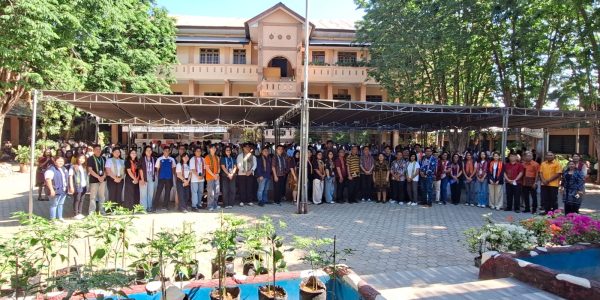 Siswa Kelas XII Antusias Kunjungi Stan UT Kupang dalam Expo Pendidikan Giovanni