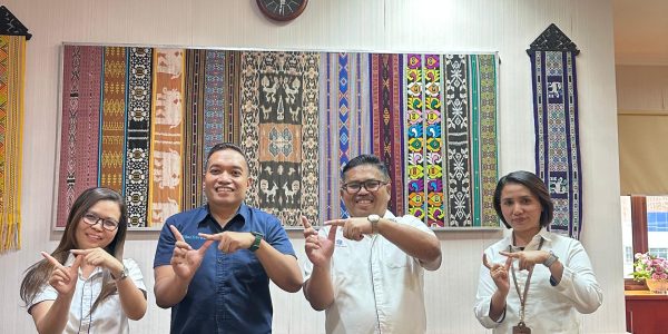 JANGKAU MASYARAKAT FLORES LEBIH LUAS, UT KUPANG JAJAKI KERJA SAMA DENGAN TRIBUN FLORES