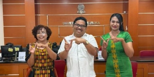 ORMAWA UT KUPANG UKIR PRESTASI, RAIH JUARA II DAN III LOMBA VOKAL SOLO DI POLTEKKES KEMENKES KUPANG