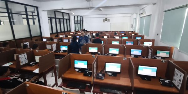 UCB Kupang Fasilitasi Ujian Online Mitra Bersama UT Kupang dalam Program MBKM
