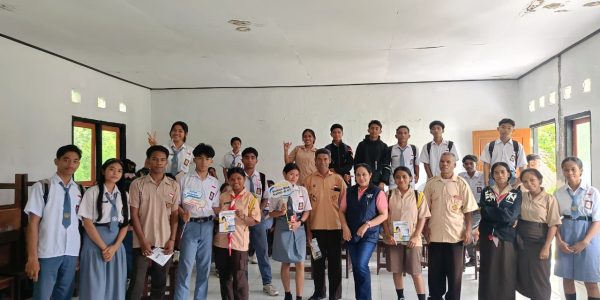 UT Kupang dan IKA UT Laksanakan Sosialisasi dan Promosi Pendidikan Tinggi di Empat SMA di Sulamu