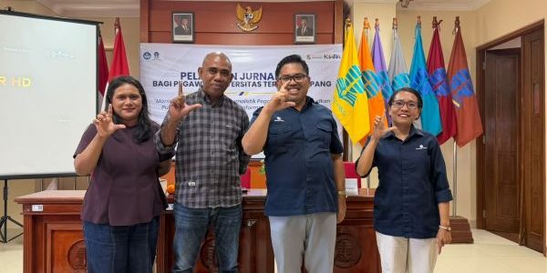 Perkuat Publikasi Kelembagaan, UT Kupang Bekali Pegawai Teknik Menulis Siaran Pers